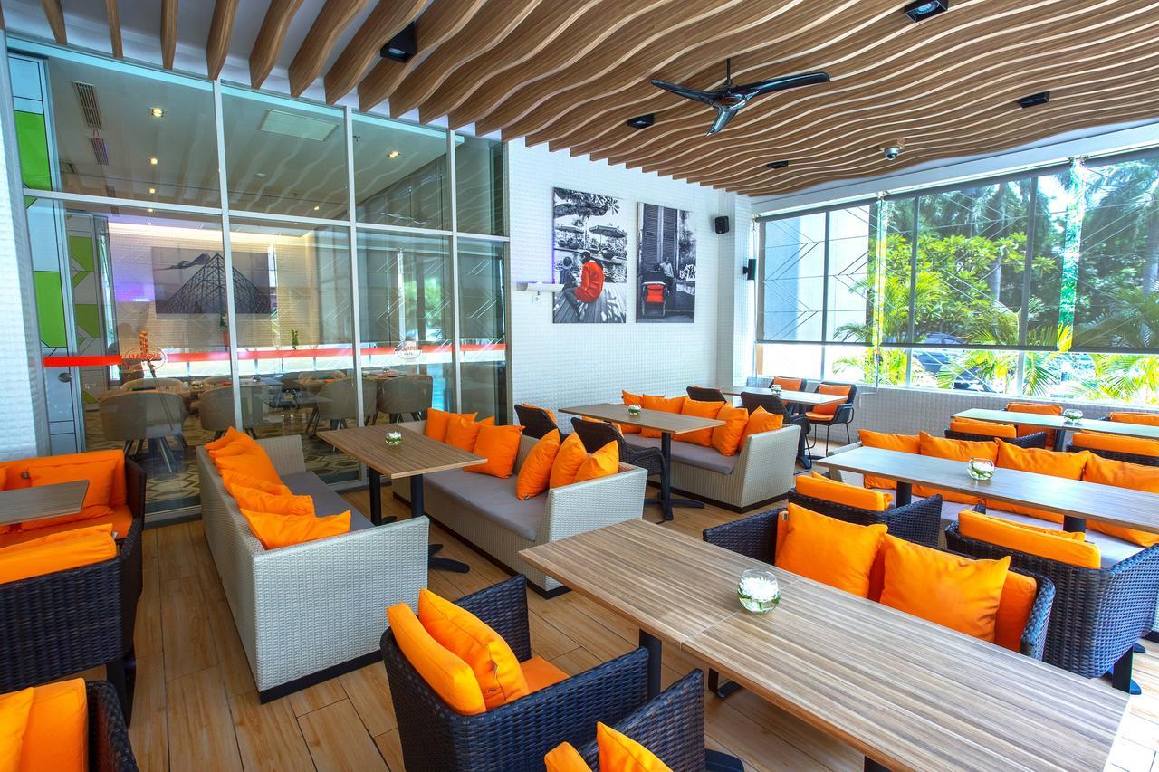 Harris Hotel And Conventions Kelapa Gading Yakarta Exterior foto